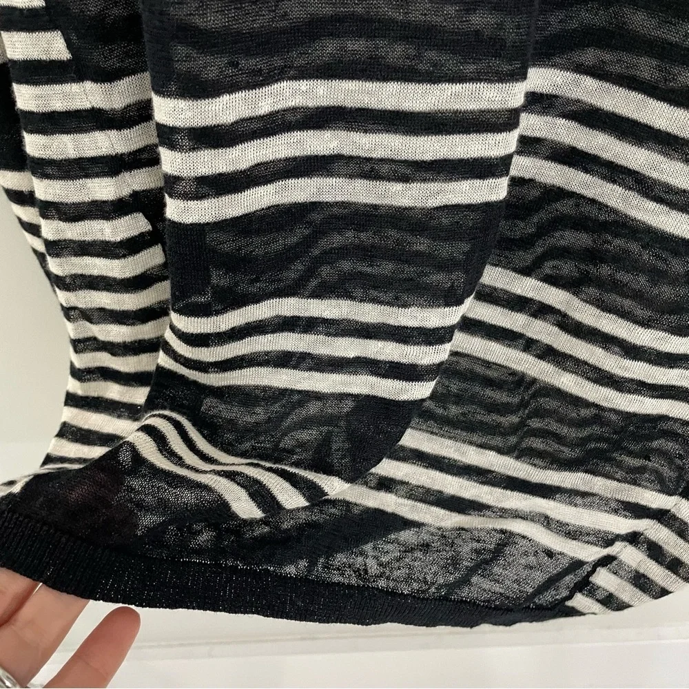 New! Club Monaco Featherweight Linen Blend Sweater Size Medium Black Stripe.  B - Picture 5 of 7